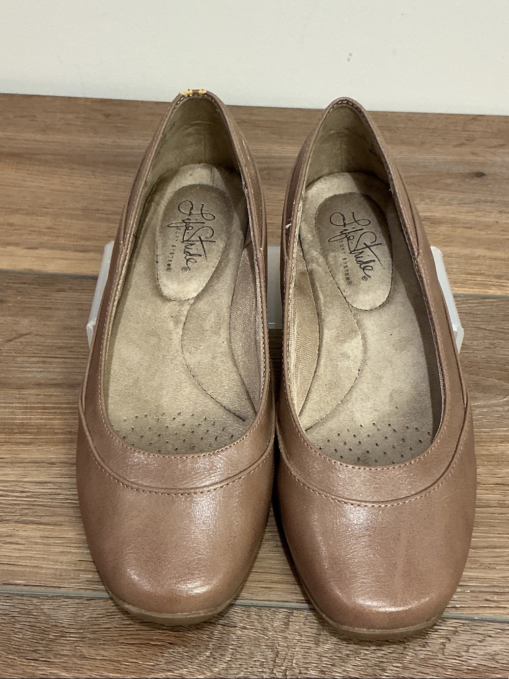 Life Stride Dixie Women’s Taupe Slip-On Comfort Flats, size 8.5